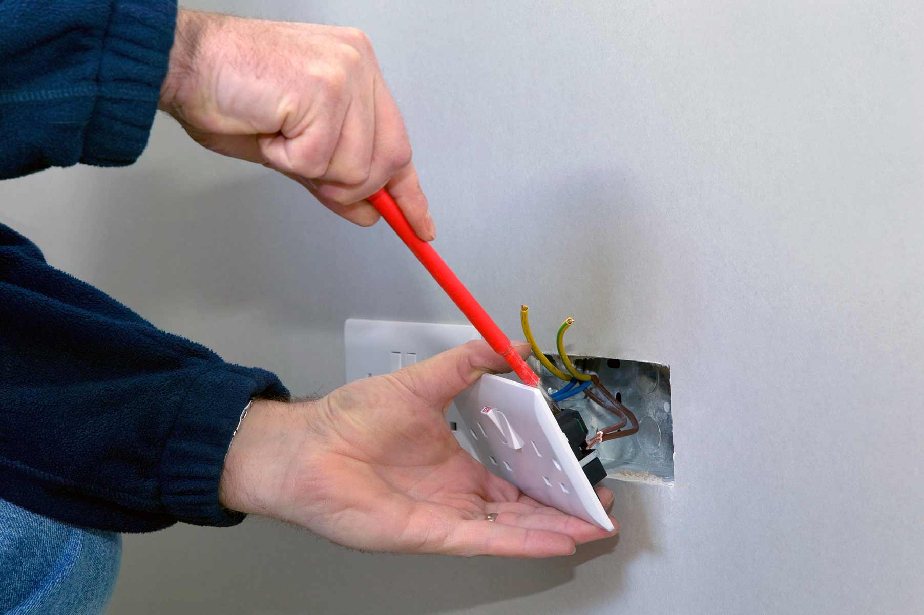 Our electricians can install plug sockets for domestic and commercial proeprties in Woodside Park and the local area. 